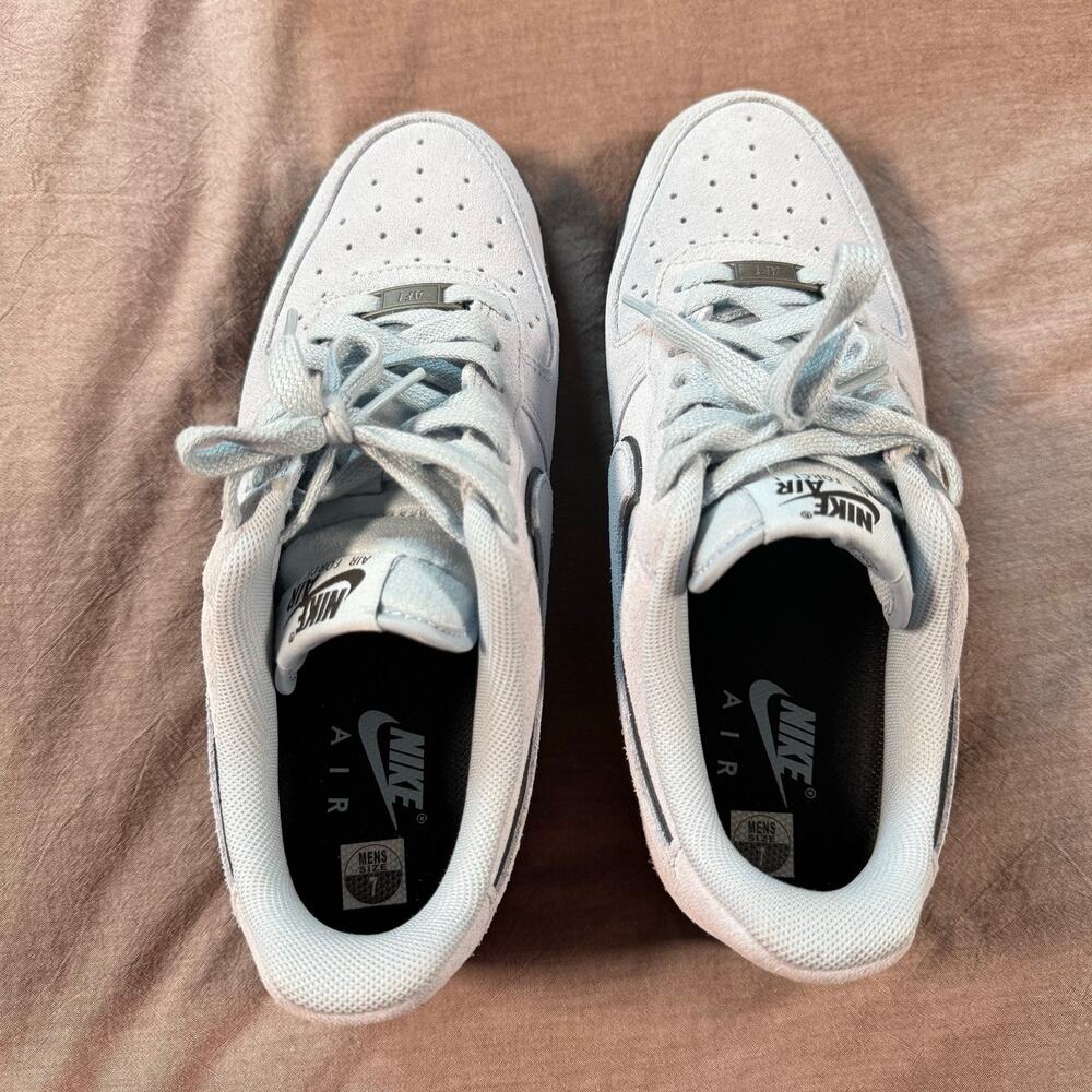 Air Force 1 ‘07 LV8 suede sneakers in light blue size men’s 7 / women’s 8.5 - Picture 4 of 8
